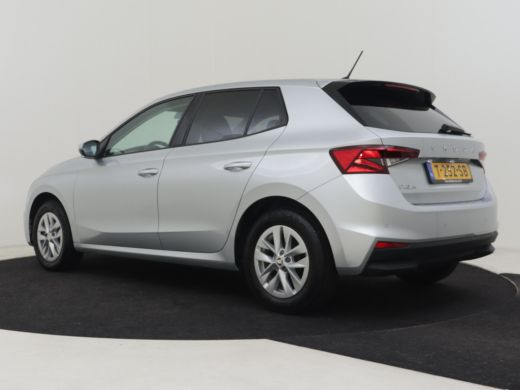 Skoda Fabia 1.0 MPI Ambition 81pk | Navi via app | Cruise control | App connect | Privacy glass | Led koplamp... ActivLease financial lease