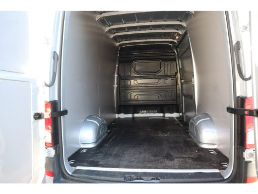 Volkswagen Crafter 30 2.0 TDI L3H3 Highline Apple Carplay, Cruise, Trekhaak, Airco ActivLease financial lease