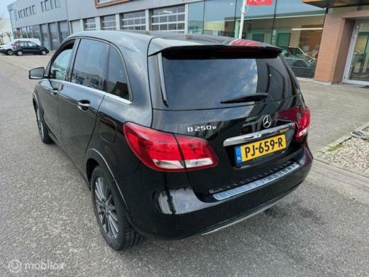 Mercedes B-Klasse 250 e Business Solution Automaat , Hoge instap , Navigatie , Camera achter , Parkeerhulp Voor & A... ActivLease financial lease
