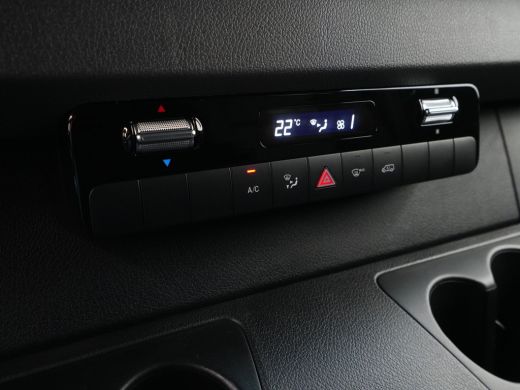 Mercedes-Benz Sprinter 319CDI L2H2 DC Navigatie Trekhaak Camera Stoelverwarming ActivLease financial lease