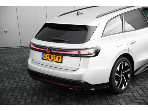 Volkswagen ID.7 Tourer Pro Business 77 kWh | Trekhaak | Warmte pomp ActivLease financial lease