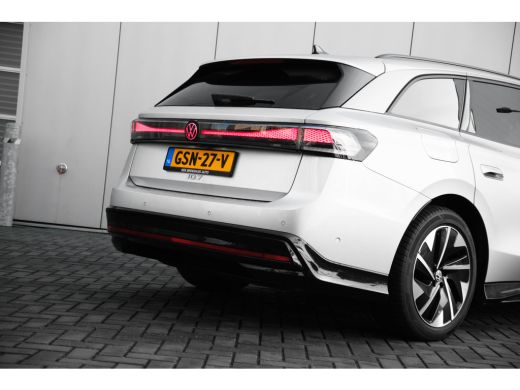 Volkswagen ID.7 Tourer Pro Business 77 kWh | Trekhaak | Warmte pomp ActivLease financial lease