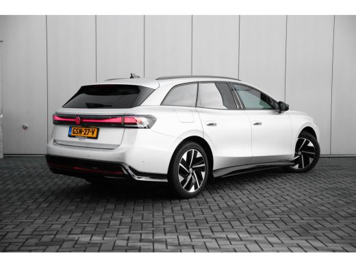 Volkswagen ID.7 Tourer Pro Business 77 kWh | Trekhaak | Warmte pomp ActivLease financial lease