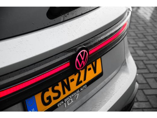 Volkswagen ID.7 Tourer Pro Business 77 kWh | Trekhaak | Warmte pomp ActivLease financial lease
