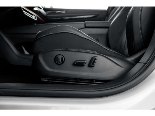 Volkswagen ID.7 Tourer Pro Business 77 kWh | Trekhaak | Warmte pomp ActivLease financial lease