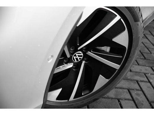Volkswagen ID.7 Tourer Pro Business 77 kWh | Trekhaak | Warmte pomp ActivLease financial lease