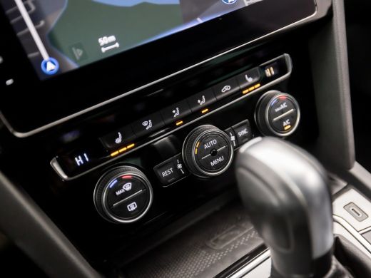 Volkswagen Passat Variant 1.5 TSI R-Line Sport 150Pk Automaat (FACELIFT, PANORAMADAK, APPLE CARPLAY, DIGITAL COCKPI... ActivLease financial lease