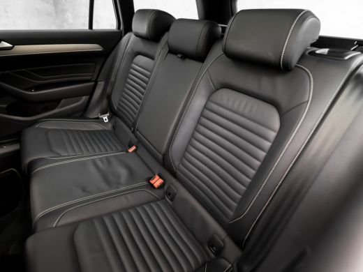 Volkswagen Passat Variant 1.5 TSI R-Line Sport 150Pk Automaat (FACELIFT, PANORAMADAK, APPLE CARPLAY, DIGITAL COCKPI... ActivLease financial lease