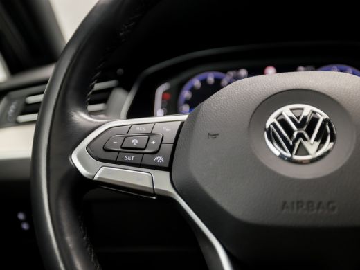 Volkswagen Passat Variant 1.5 TSI R-Line Sport 150Pk Automaat (FACELIFT, PANORAMADAK, APPLE CARPLAY, DIGITAL COCKPI... ActivLease financial lease