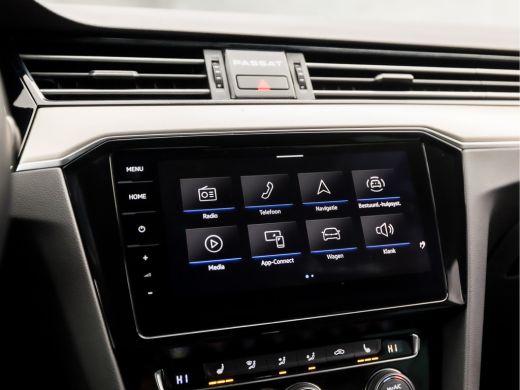 Volkswagen Passat Variant 1.5 TSI R-Line Sport 150Pk Automaat (FACELIFT, PANORAMADAK, APPLE CARPLAY, DIGITAL COCKPI... ActivLease financial lease