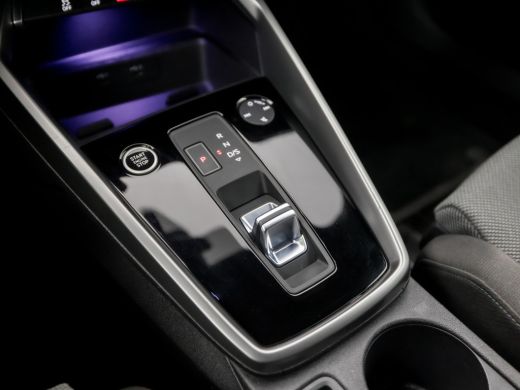 Audi A3 Sportback 30 TFSI Sport Automaat (APPLE CARPLAY, GROOT NAVI, SFEERVERLICHTING, ADAPTIVE CRUISE, S... ActivLease financial lease