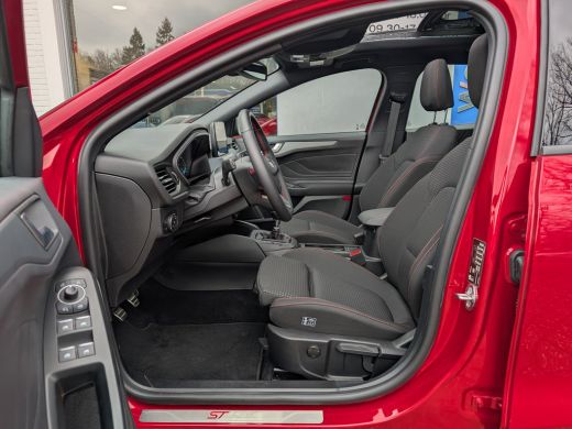 Ford FOCUS Wagon 1.0 EcoBoost Hybrid ST Line Style | Winterpack | Panoramadak | Camera | Adap. Cruise ActivLease financial lease