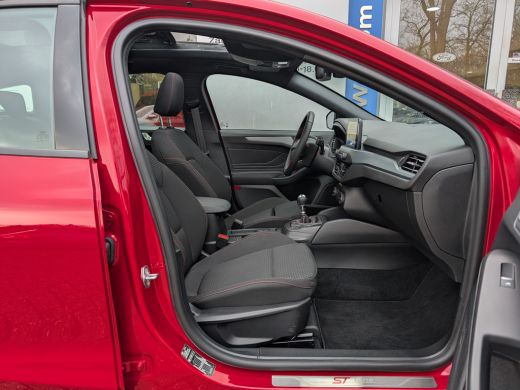 Ford FOCUS Wagon 1.0 EcoBoost Hybrid ST Line Style | Winterpack | Panoramadak | Camera | Adap. Cruise ActivLease financial lease