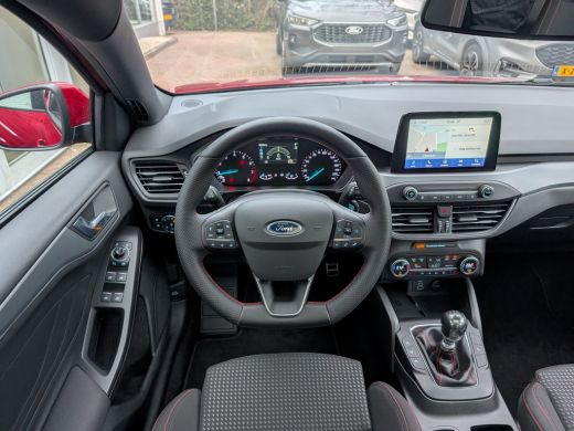 Ford FOCUS Wagon 1.0 EcoBoost Hybrid ST Line Style | Winterpack | Panoramadak | Camera | Adap. Cruise ActivLease financial lease