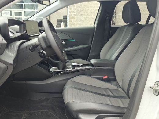 Peugeot 208 1.2 PureTech Allure Pack | Achterbank in delen neerklapbaar | Airco | Apple Carplay/Android Auto|... ActivLease financial lease