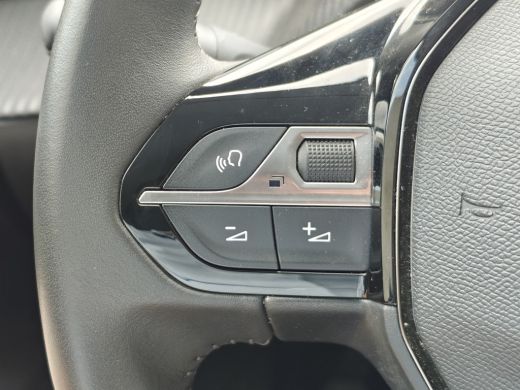 Peugeot 208 1.2 PureTech Allure Pack | Achterbank in delen neerklapbaar | Airco | Apple Carplay/Android Auto|... ActivLease financial lease