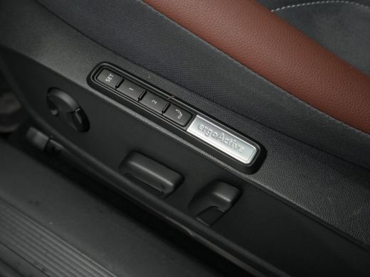 Volkswagen ID.4 Max 77 kWh Panorama Trekhaak Side Assist iQ Light 341 ActivLease financial lease