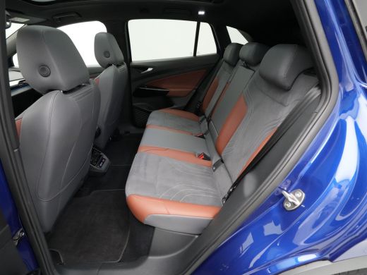 Volkswagen ID.4 Max 77 kWh Panorama Trekhaak Side Assist iQ Light 341 ActivLease financial lease