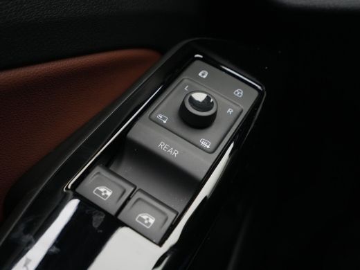 Volkswagen ID.4 Max 77 kWh Panorama Trekhaak Side Assist iQ Light 341 ActivLease financial lease
