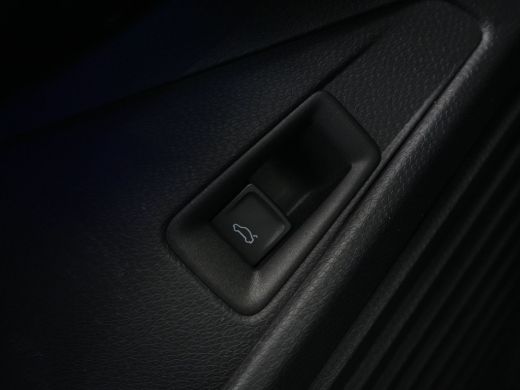 Volkswagen ID.4 Max 77 kWh Panorama Trekhaak Side Assist iQ Light 341 ActivLease financial lease