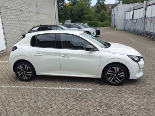 Peugeot 208 1.2 PureTech Allure Pack | Achterbank in delen neerklapbaar | Airco | Apple Carplay/Android Auto|...