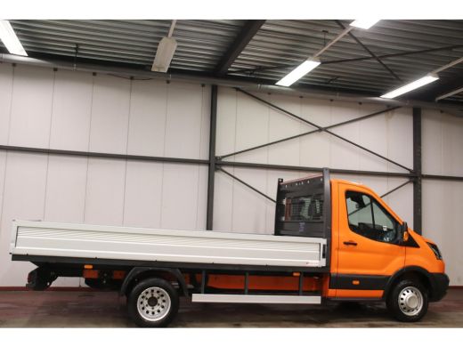 Ford Transit met nieuwe NIEUWE MOTOR OPEN LAADBAK DUBBELLUCHT TREKHAAK 2800KG ActivLease financial lease