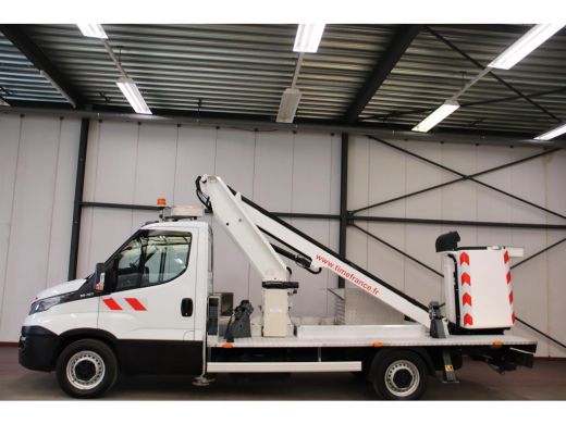 Iveco Daily 35S12 HOOGWERKER 13 METER LT130TB MET 3500 KG TREKVERMOGEN TREKHAAK ActivLease financial lease