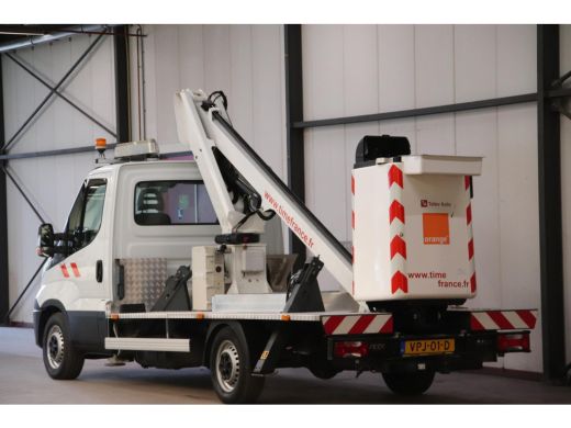 Iveco Daily 35S12 HOOGWERKER 13 METER LT130TB MET 3500 KG TREKVERMOGEN TREKHAAK ActivLease financial lease