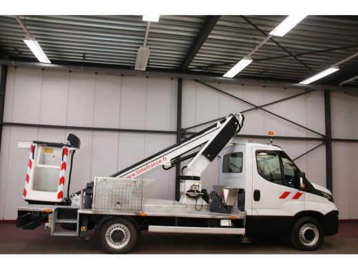 Iveco Daily 35S12 HOOGWERKER 13 METER LT130TB MET 3500 KG TREKVERMOGEN TREKHAAK ActivLease financial lease