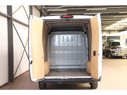 Peugeot Boxer 2.2 140PK L2H2 EURO 6 ActivLease financial lease