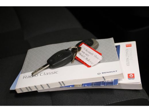 Renault Master 2.3 dCi 145PK LOWLINER MET TREKHAAK ActivLease financial lease