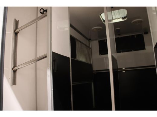 Renault Master Sodiak Paardenwagen FINANCIAL LEASE 675 EURO PM Renault Master Paardenwagen FINANCIAL LEASE 675 E... ActivLease financial lease