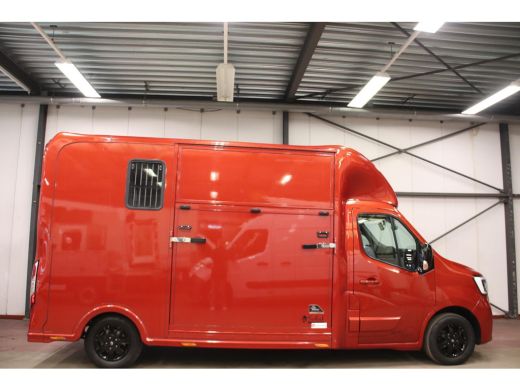 Renault Master Sodiak Paardenwagen FINANCIAL LEASE 675 EURO PM Renault Master Paardenwagen FINANCIAL LEASE 675 E... ActivLease financial lease