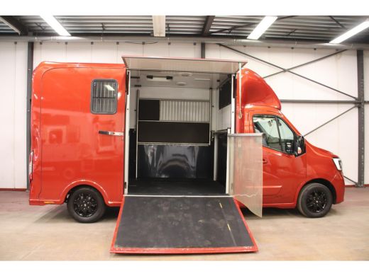 Renault Master Sodiak Paardenwagen FINANCIAL LEASE 675 EURO PM Renault Master Paardenwagen FINANCIAL LEASE 675 E... ActivLease financial lease