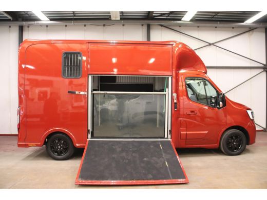 Renault Master Sodiak Paardenwagen FINANCIAL LEASE 675 EURO PM Renault Master Paardenwagen FINANCIAL LEASE 675 E... ActivLease financial lease