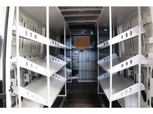 Volkswagen Crafter 35 2.0 TDI 140PK L3H3 EURO 6 3000KG trekvermogen Volkswagen Crafter 35 2.0 TDI 140PK L3H3 (oude L... ActivLease financial lease