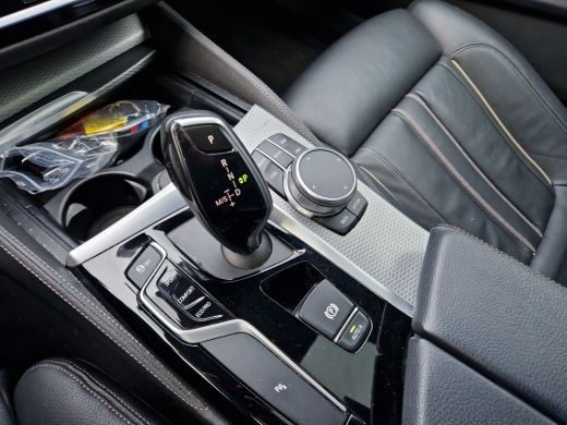 BMW 5 Serie Touring 520i M-Sport High Executive HUD Dak Leer Trekhaak Edition M-pakket ActivLease financial lease