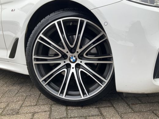 BMW 5 Serie Touring 520i M-Sport High Executive HUD Dak Leer Trekhaak Edition M-pakket ActivLease financial lease