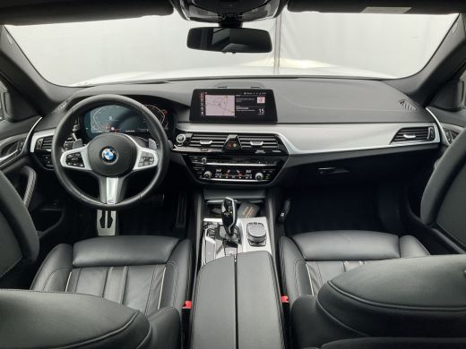 BMW 5 Serie Touring 520i M-Sport High Executive HUD Dak Leer Trekhaak Edition M-pakket ActivLease financial lease
