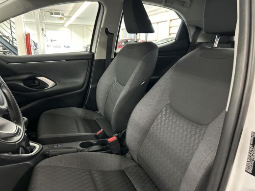 Toyota Yaris 1.5 VVT-i First Edition ActivLease financial lease