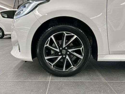 Toyota Yaris 1.5 VVT-i First Edition ActivLease financial lease