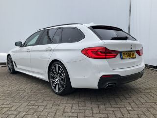 BMW 5 Serie Touring 520i M-Sport High Executive HUD Dak Leer Trekhaak Edition M-pakket