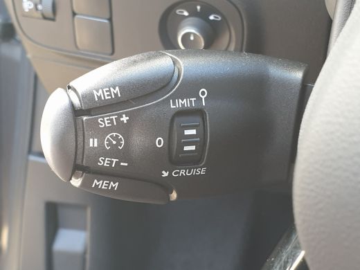 Citroën C3 1.2 PureTech Shine | Achteruitrijcamera | Navigatiesysteem full map | Parkeersensor achter ActivLease financial lease