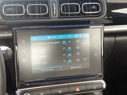 Citroën C3 1.2 PureTech Shine | Achteruitrijcamera | Navigatiesysteem full map | Parkeersensor achter ActivLease financial lease