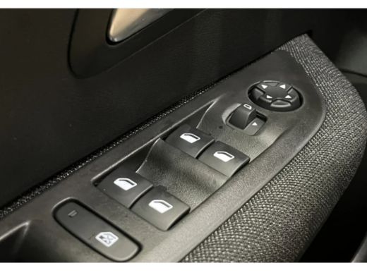 Peugeot 208 Style | Dashboard en deurpanelen in kunststof met carboneffect | Ecoled koplampen | Elektrisch ve... ActivLease financial lease