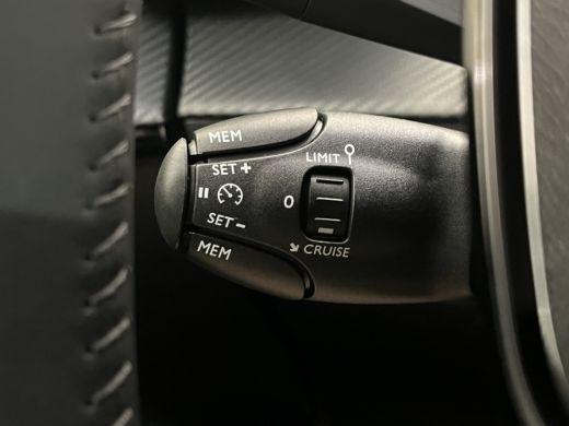 Peugeot 208 Style | Dashboard en deurpanelen in kunststof met carboneffect | Ecoled koplampen | Elektrisch ve... ActivLease financial lease