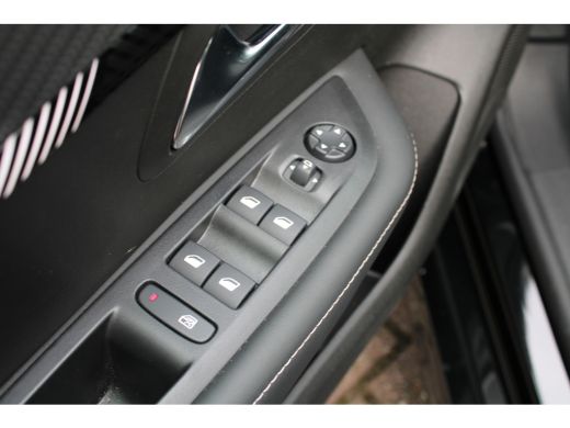 Peugeot e-208 EV Style 50 kWh | Navigatie | Stoelverwarming | Fase 3 | Nieuw model | BTW | ActivLease financial lease