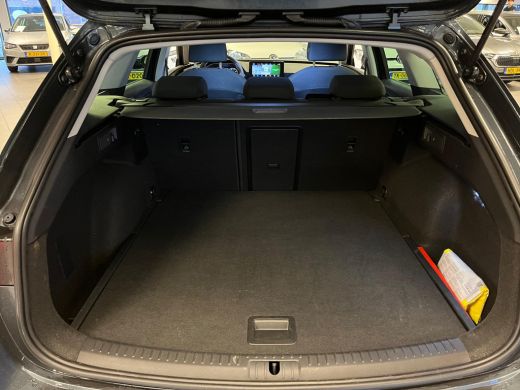 Seat Leon Sportstourer 1.0 eTSI Style Business Intense | Navigatie | Getint glas achter | Parkeersensoren V+A ActivLease financial lease