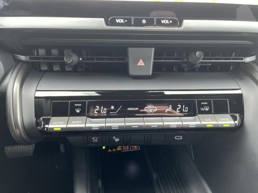 Toyota C-HR 2.0 Hybrid 200 First Edition | Navigatie | Apple CarPlay/Android auto | 360 graden camera ActivLease financial lease