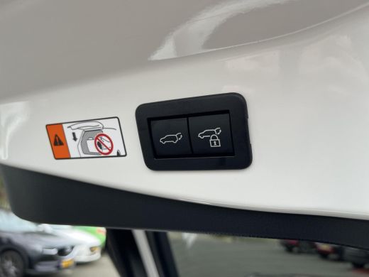 Toyota C-HR 2.0 Hybrid 200 First Edition | Navigatie | Apple CarPlay/Android auto | 360 graden camera ActivLease financial lease